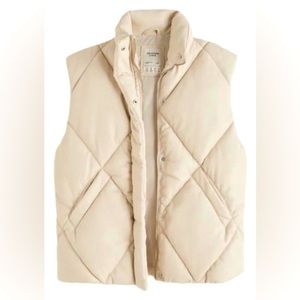 BRAND NEW oversized A&F vegan leather puffer vest